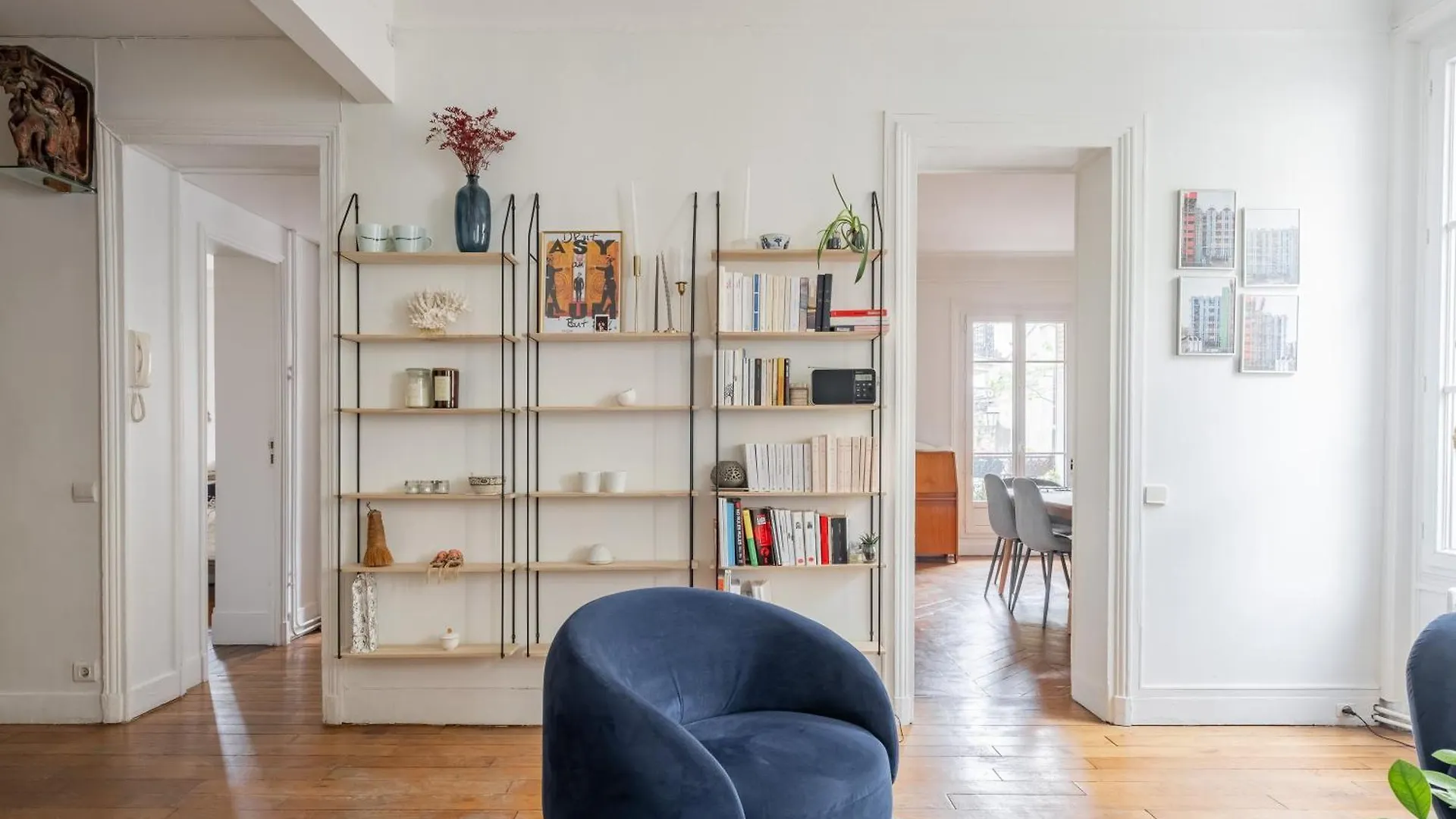 Veeve - Beauty Among The Bustle Apartment